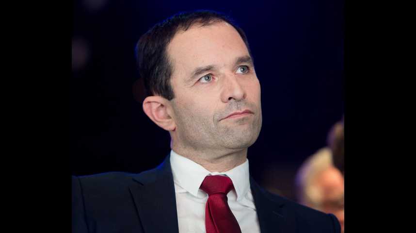 Illustration pour la vidéo Présidentielle : Hamon engrange sur l'électorat "mélenchoniste" et déçu du "hollandisme" 
