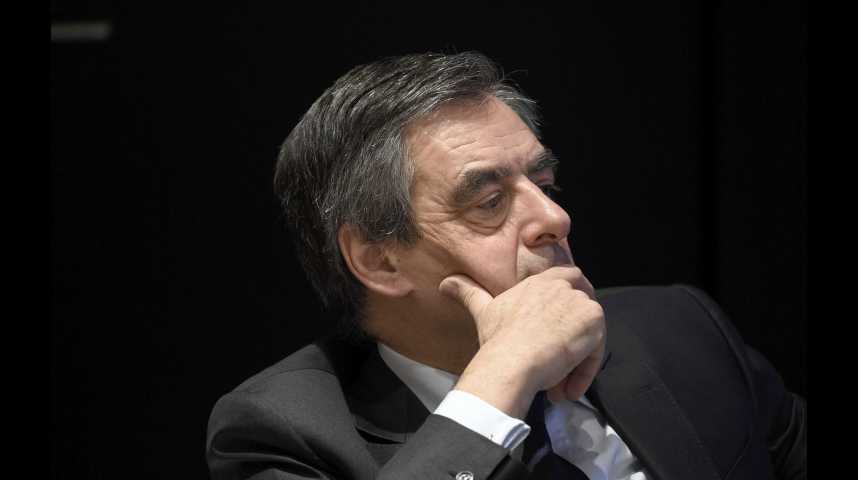 Illustration pour la vidéo Présidentielle : Fillon rétrograde en troisième position, derrière Macron, dans les intentions de vote 