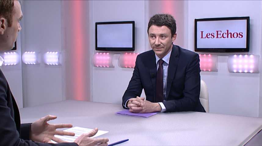 Illustration pour la vidéo Emmanuel Macron candidat des "insiders" ? Son porte-parole répond