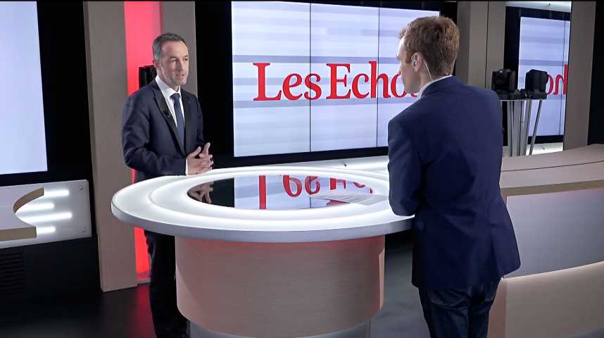 Illustration pour la vidéo « On ne peut pas accepter des scènes de guérillas urbaines à Paris », déclare Emmanuel Grégoire (Ville de Paris)